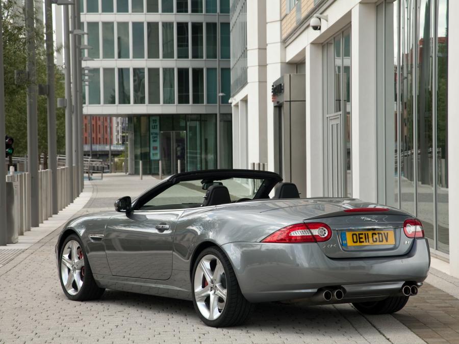  Jaguar XKR Convertible 2011 года  (UK) (фото 12 из 15)